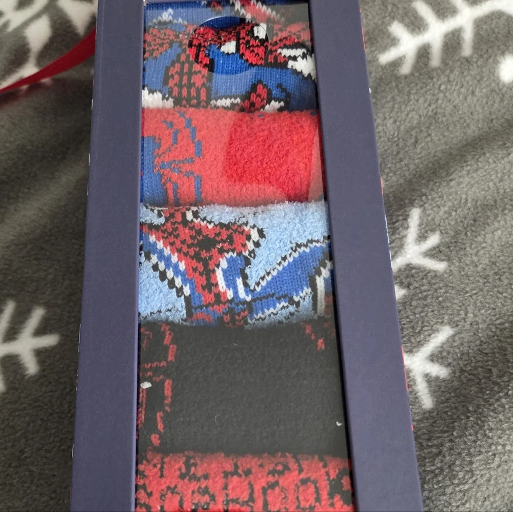 Boys Marvel Spider-Man 7 Days Of Cozy Socks Size M/L Shoe Size 3-10 Red NWT NIB